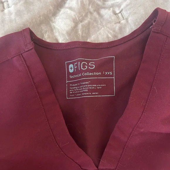 Figs burgundy scrub set - Picture 3 of 7